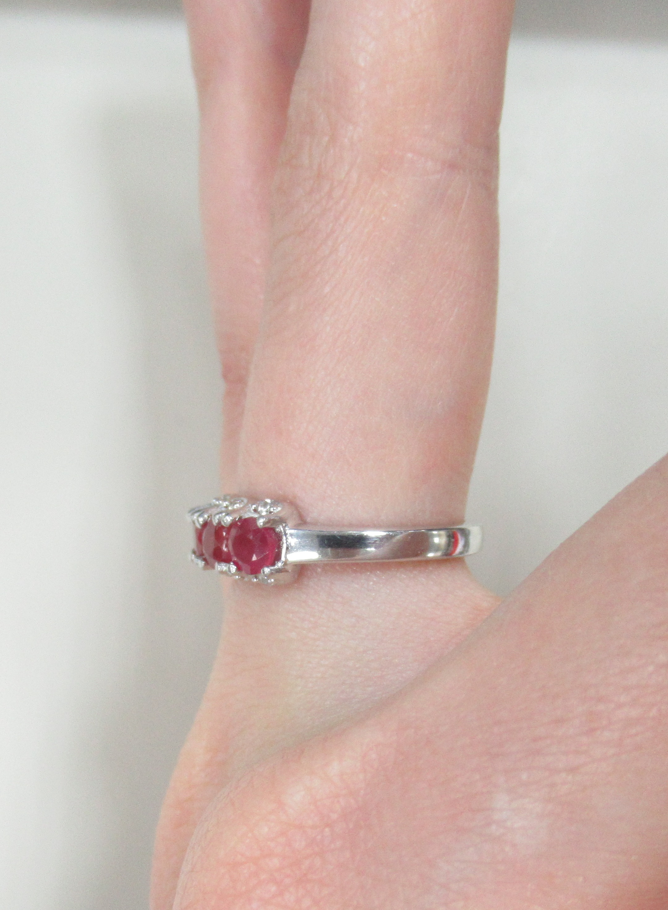 Серебряное кольцо с рубинами